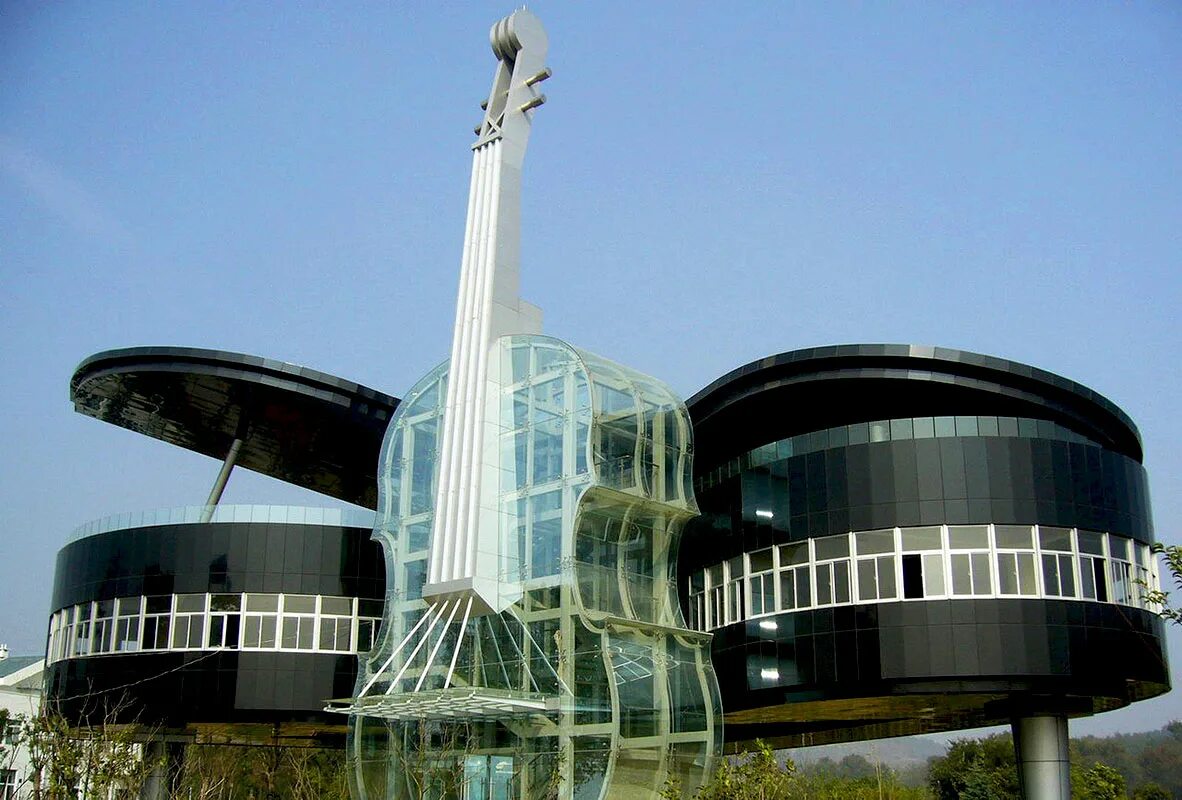 Дом-рояль со скрипкой, Хуайнань, Китай. Выставочный центр Piano House, Хуайнань, Китай. Дом-рояль в провинции Аньхой, Китай. Piano House (дом-пианино), Хуайнань (Китай).