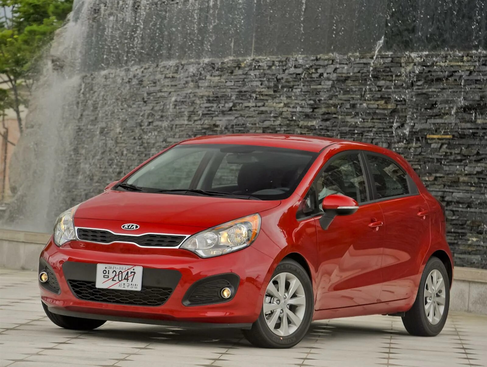 Kia Rio 2012. Kia Rio 2013 хэтчбек. Kia Rio 5. Кия Рио хэтчбек 2013.