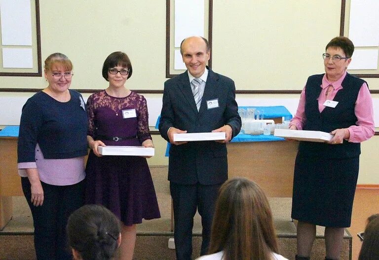 учитель биологии, химии златоуст фото. учителя химии в пивоваровской сош. учителя химии в тальменке. лучший учитель химии. школа 166 самара учителя-химии и биологии.