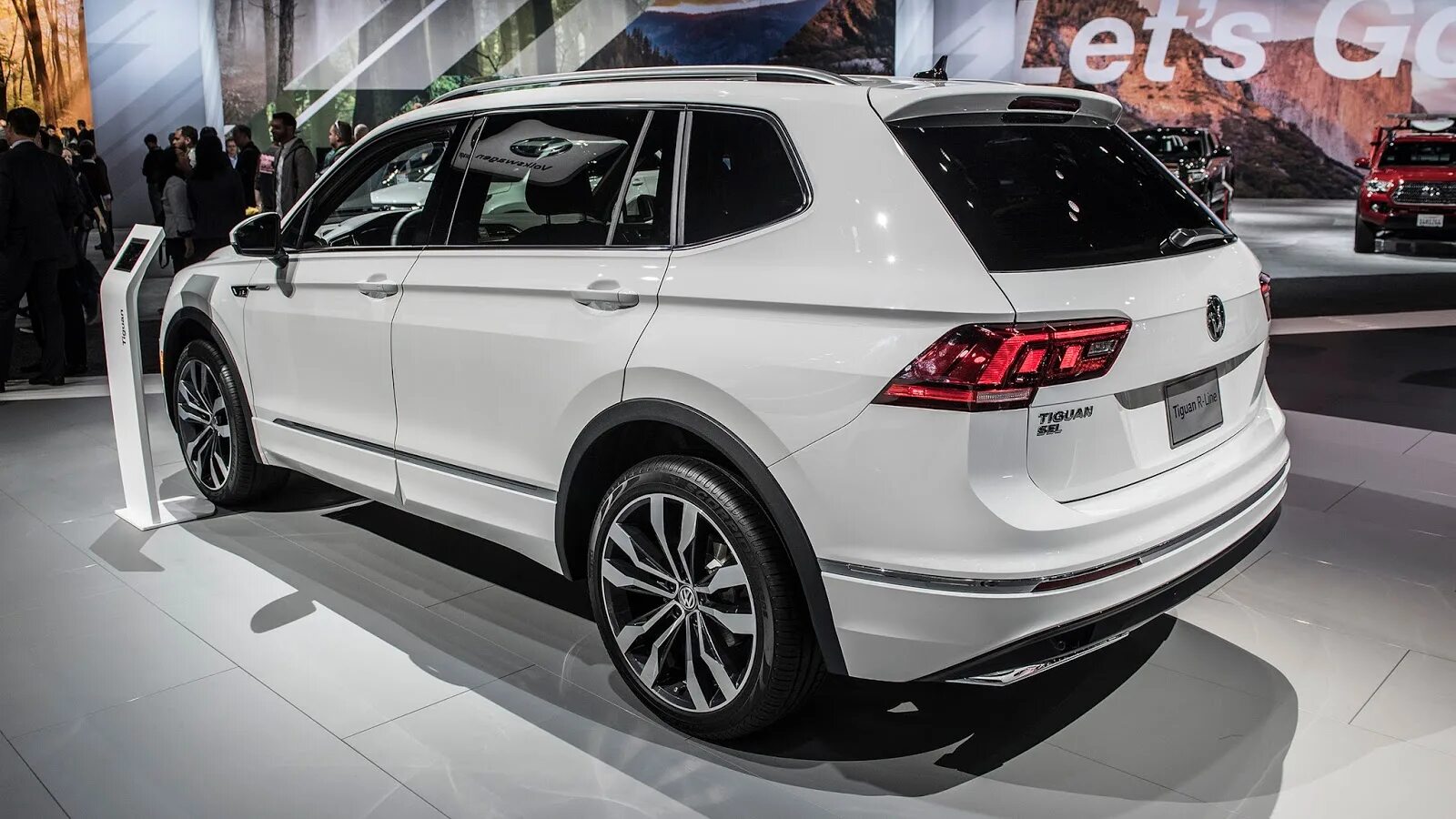 Vw r line. Volkswagen Tiguan 2018 r line. Volkswagen Tiguan 2019 r line. Volkswagen Tiguan 2023 r line. Tiguan r line 2021.