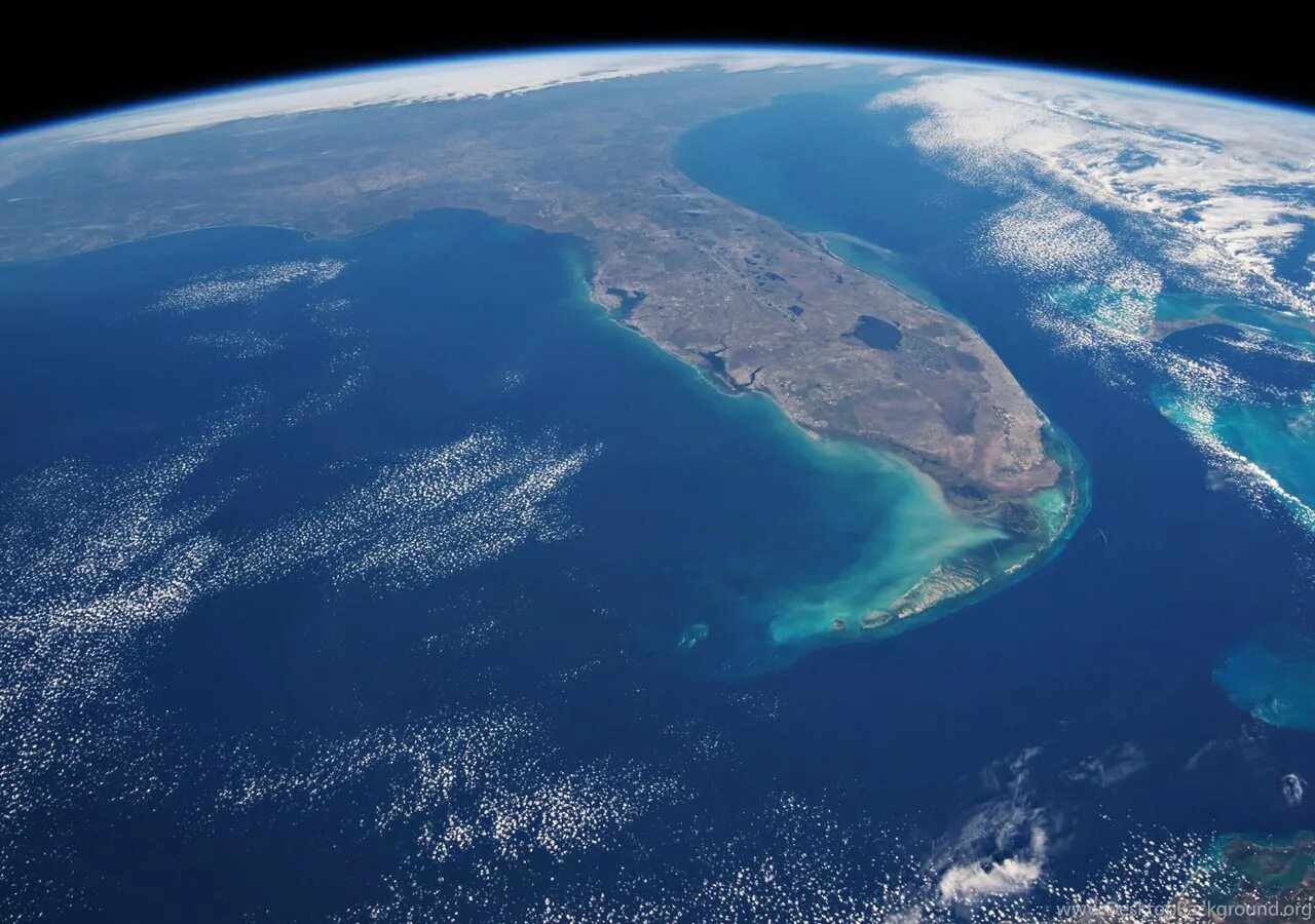 Планета океан название. Земля с космоса тихий океан. Снимок Тихого океана из космоса. Тихий океан вид сверху из космоса. Атлантический океан тихий океан со спутника.