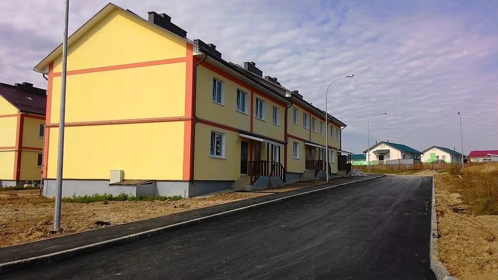 поселок кронбург таунхаусы. поселок кронбург калужское шоссе. таунхаус воскресенском. кронбург коттеджный поселок воскресенское. таунхаус воскресенском.