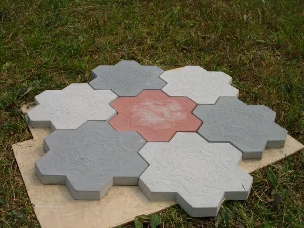 Плитка тротуарная 500х500х50 гладкая серая. Плитка бетонная тротуарная 3к6. Тротуарная плитка паутинка 350х350х50. Тротуарная плитка продается по 16 штук. Тротуарная плитка клевер краковский большой.