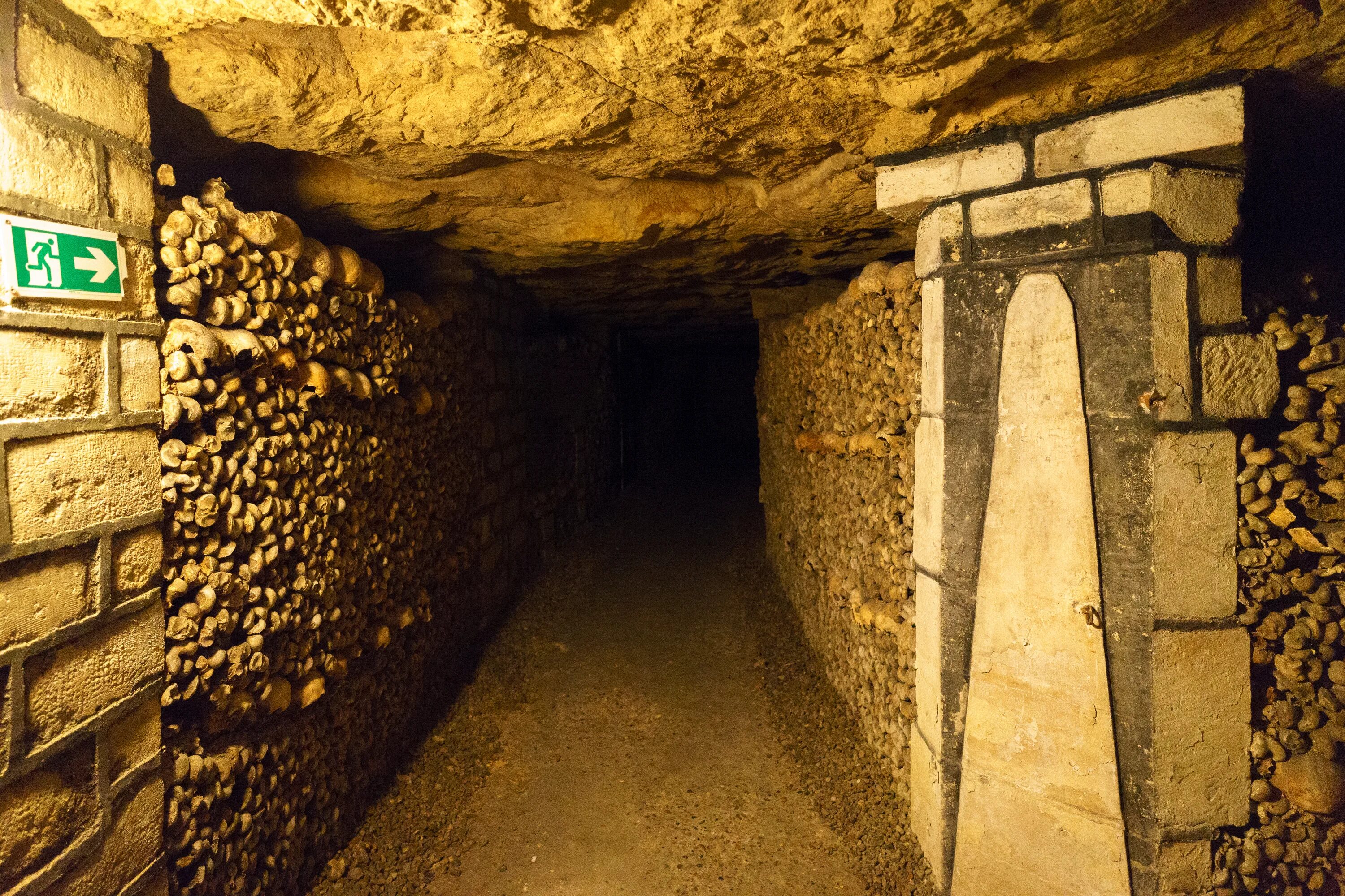 The catacombs of solaris revisited. Оссуарий Париж катакомбы. Катакомбы Парижа, Франция. Париж катакомбы город мертвых. Катакомбы Парижа (Catacombs of Paris), Франция.