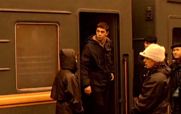 Выход 1 брата. Брат 1997 данила багров. Константин мурзенко брат 2. Брат фильм 1997 немец. Сергей бодров брат кф.