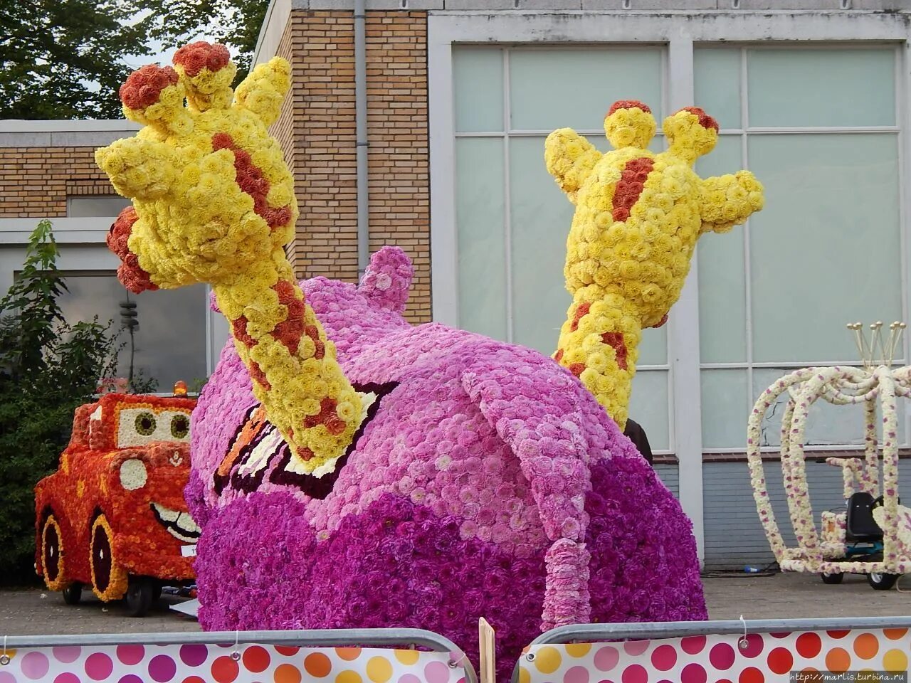 Парад победы поделка. Парад цветов в голландии. Парад цветов поделка в сад. Поделки парад. Поделка парад цветов.