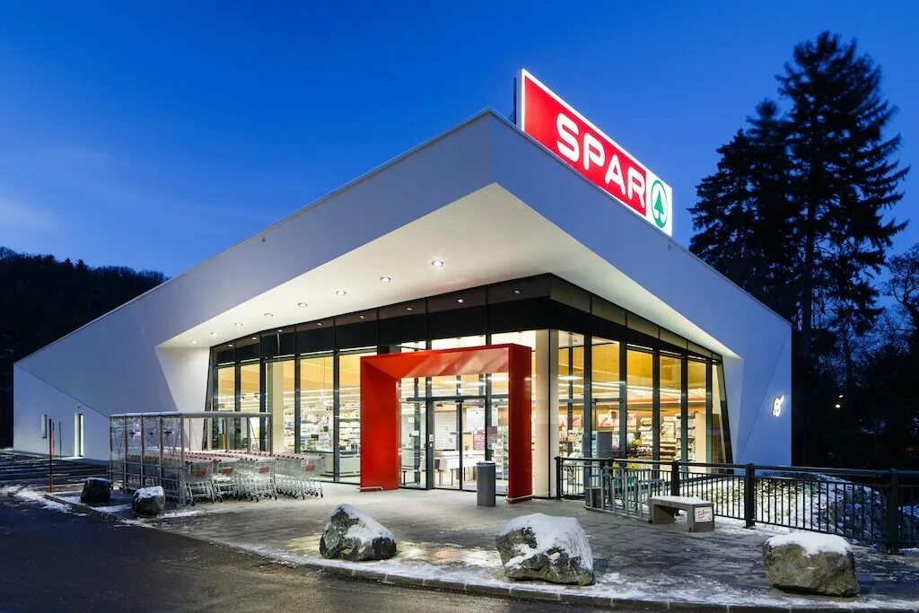 необычные фасады магазинов. здания бывших магазинов. фасад магазина. здания бывших магазинов. фасад кафе в современном стиле.