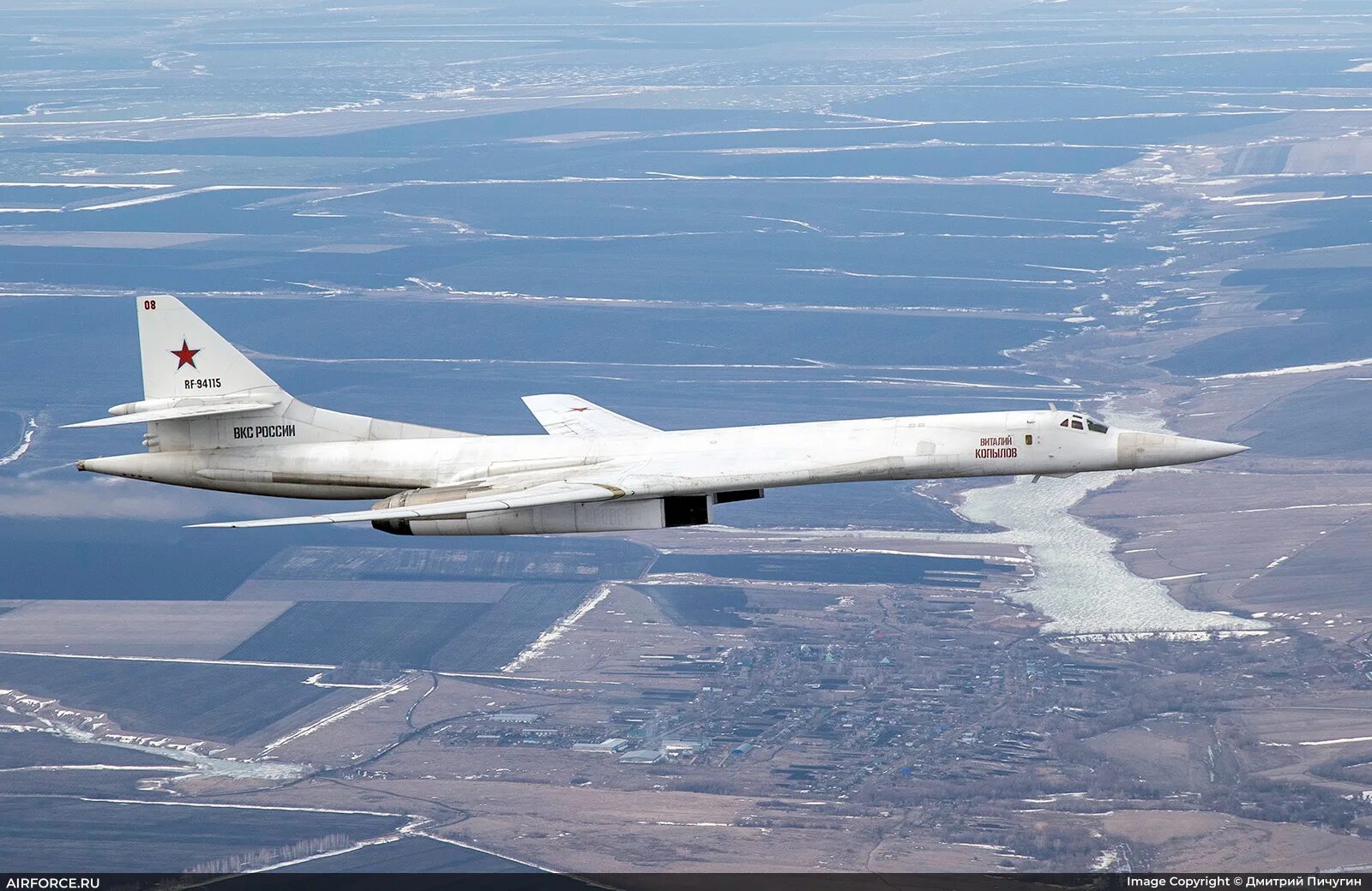 Ту-160 белый лебедь. Белый лебедь самолет ту 160. Ту-160м2. Стратегический ракетоносец ту-160 белый лебедь.