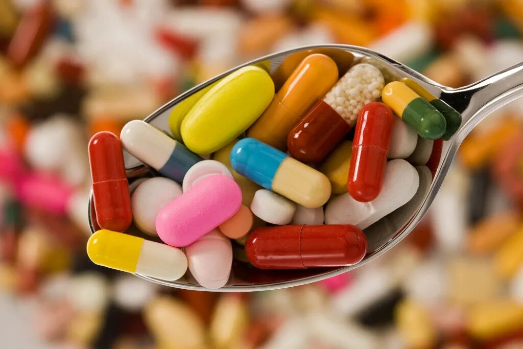 Лекарство это. Лекарства. Куча таблеток. Антибиотики. Медицинские препараты.