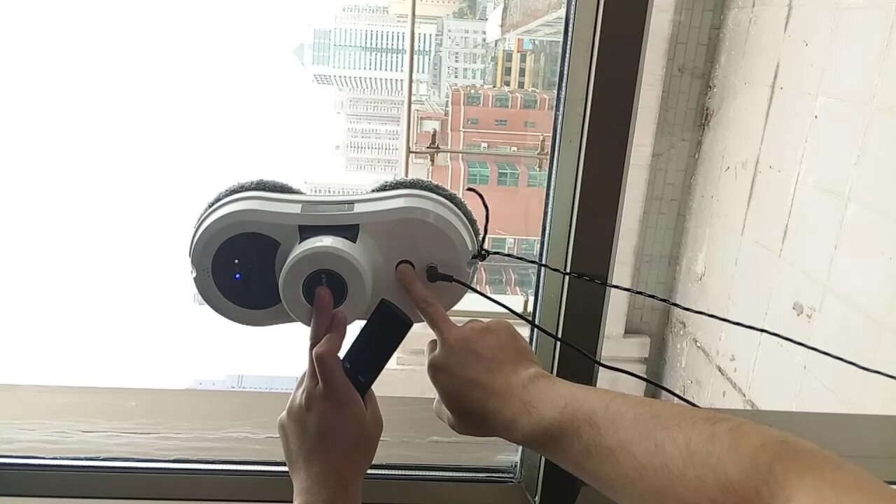 Робот мойщик окон видео работы. Робот для стирания окон Glass Cleaning Robot. Window Cleaning Robot запчасти. Интеллектуальный робот для мытья стекол Feili. Efficient Window Cleaning Robot штрихкод.