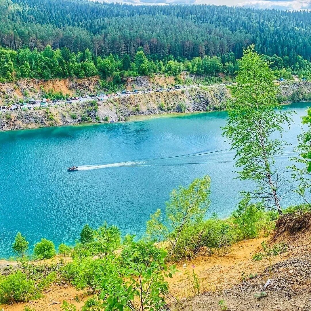 Александровские голубые озера. Александровские голубые озера. Александровские голубые озера. Голубые озера карьер известняк. Синие озера александровск пермский край.