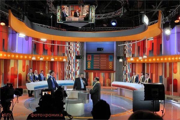 Сто к одному 18.11 2025. Студия программы сто к одному. 100 к одному студия. сто к одному декорации 2000-2007. студия 2в сто к одному.