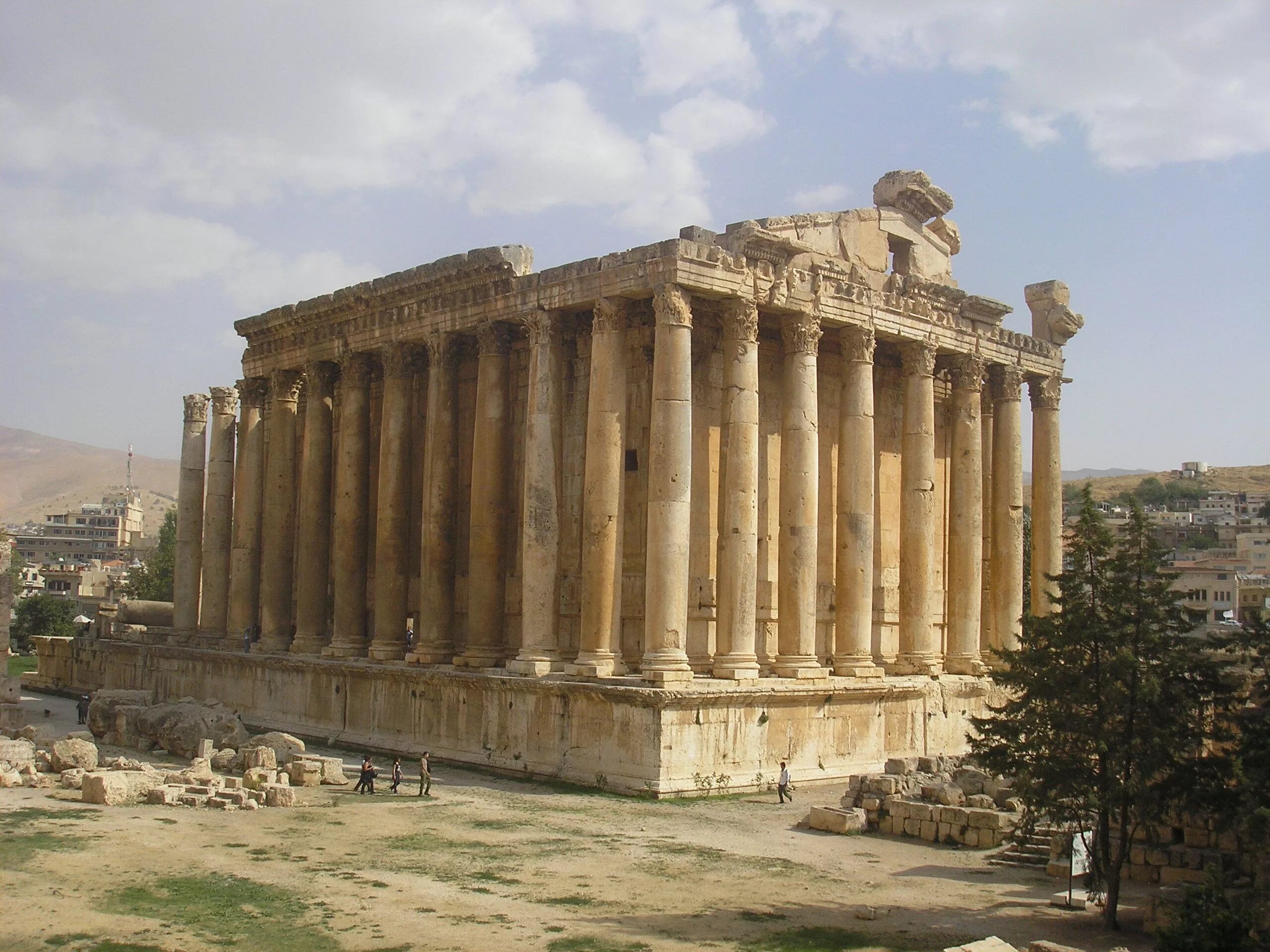 Roman temple. Баальбек храм Юпитера. Баальбек Ливан. Храм Баала Баальбек. Ливан Баальбек храмовый комплекс.