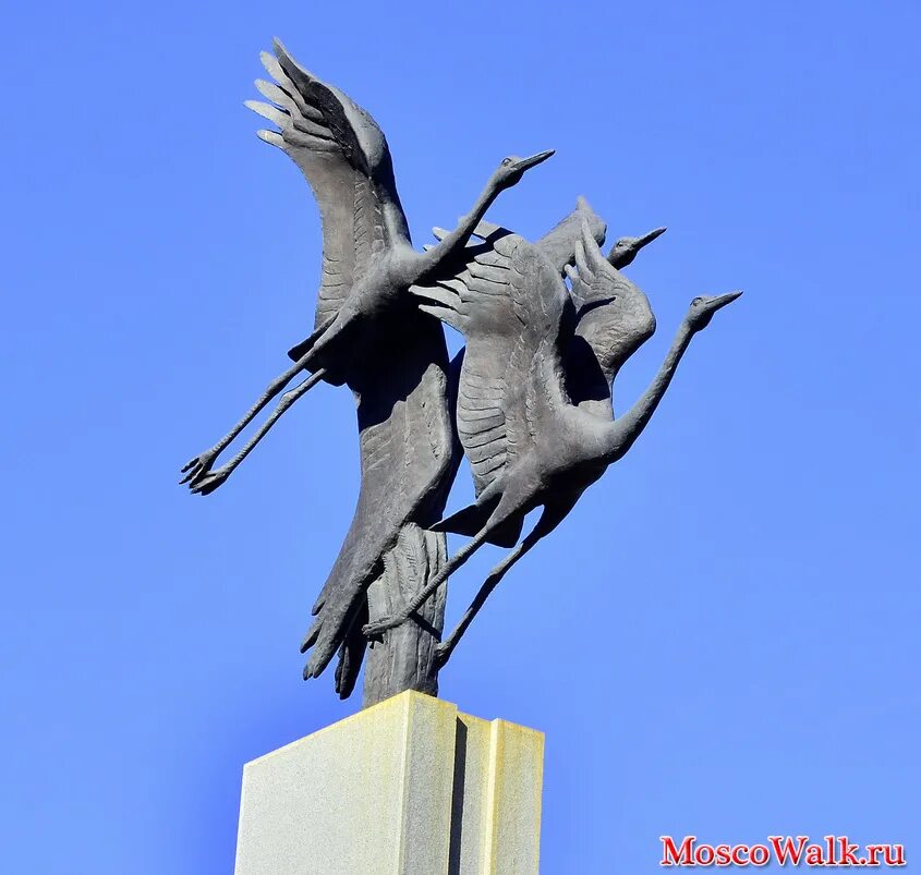 в каком городе памятник журавли. мемориал белые журавли. памятник расула гамзатова журавли. памятник журавли красноярск. памятник гамзатовским журавлям.