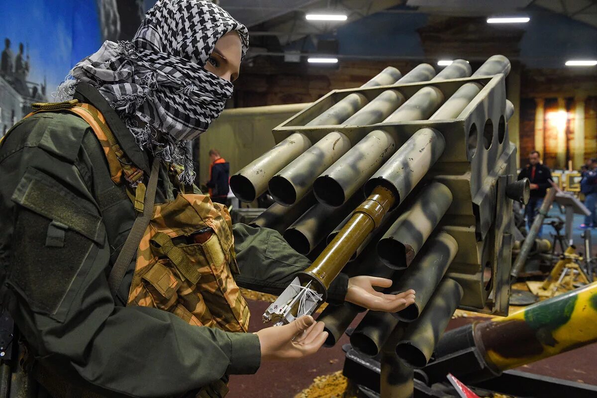 Стрелковое оружие изъятое у боевиков в Сирии. Поставки оружия. Склад оружия.