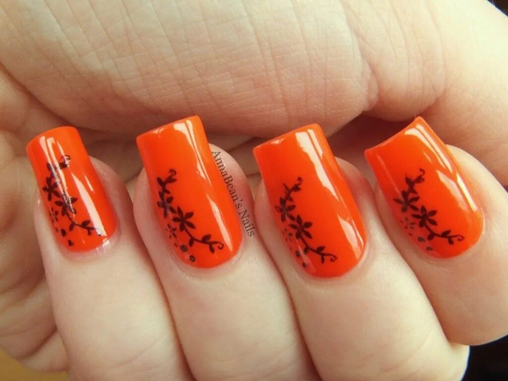 Оранжевый маникюр с рисунком 13 Gorgeous and Ghastly Halloween Nail Art Designs Nail art designs images, Hall