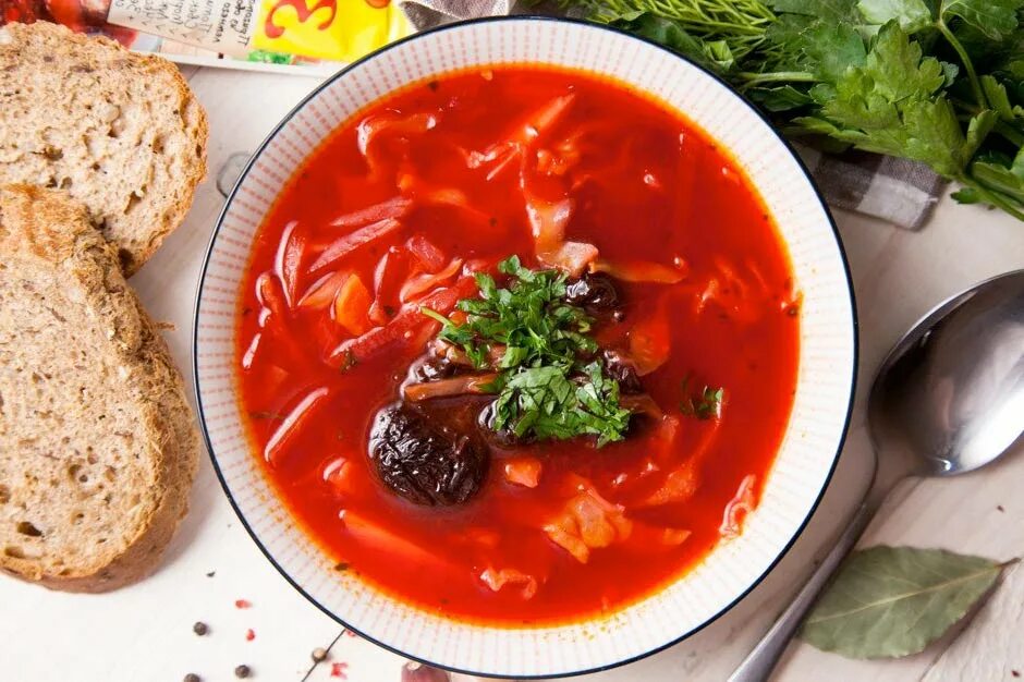 Овощной борщ. Постный борщ. борщ с черносливом. томатный борщ. борщ кубанский с черносливом.