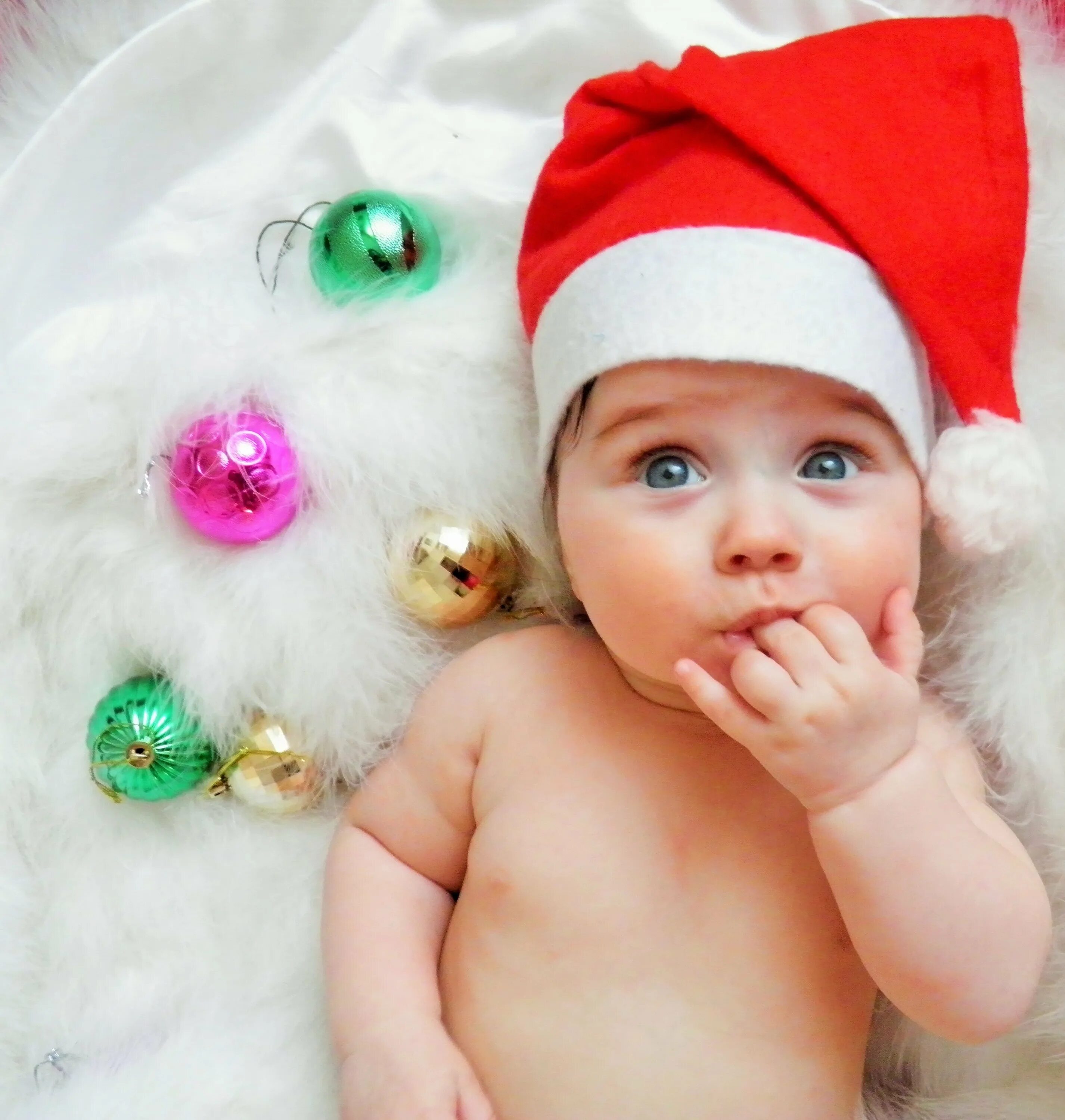 новогодняя фотосессия малыша до года. новогодняя фотосессия малыша до года. анна геддес. новогодняя фотосессия с ребенком до года. новый год с месячным ребенком.
