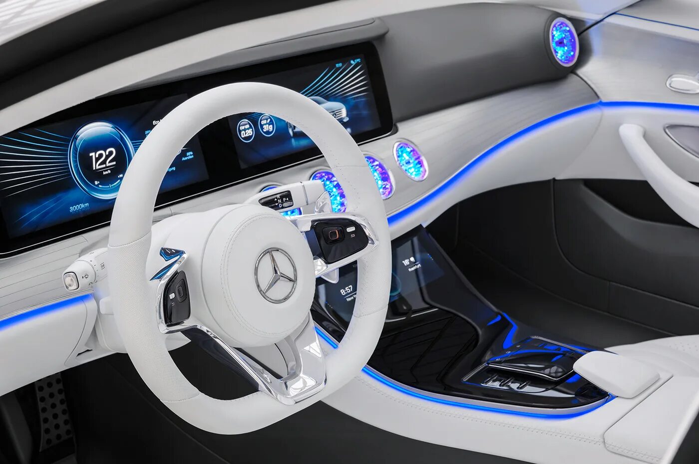 Mercedes-Benz Concept IAA 2015. Mercedes Concept IAA. Mercedes Concept IAA Interior. Электроавтомобиль Мерседес-Майбах 2026. Включи машины встроенные