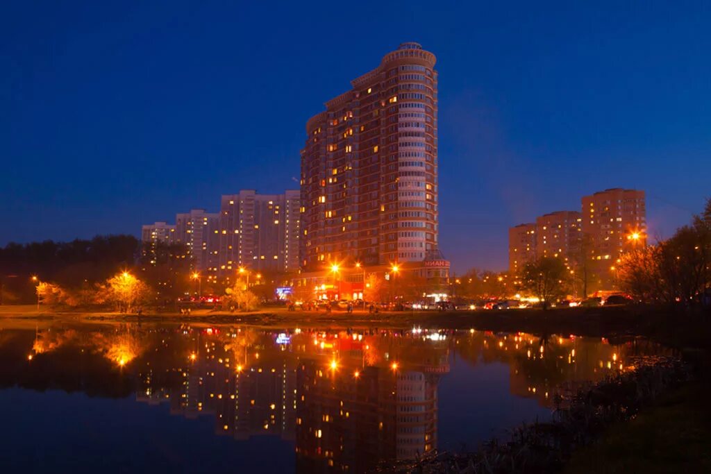 Солнцевский район Москвы. Москва Солнцево ночь. Район Солнцево парк. Пруд в Солнцево ночью. Погода в москве солнцево