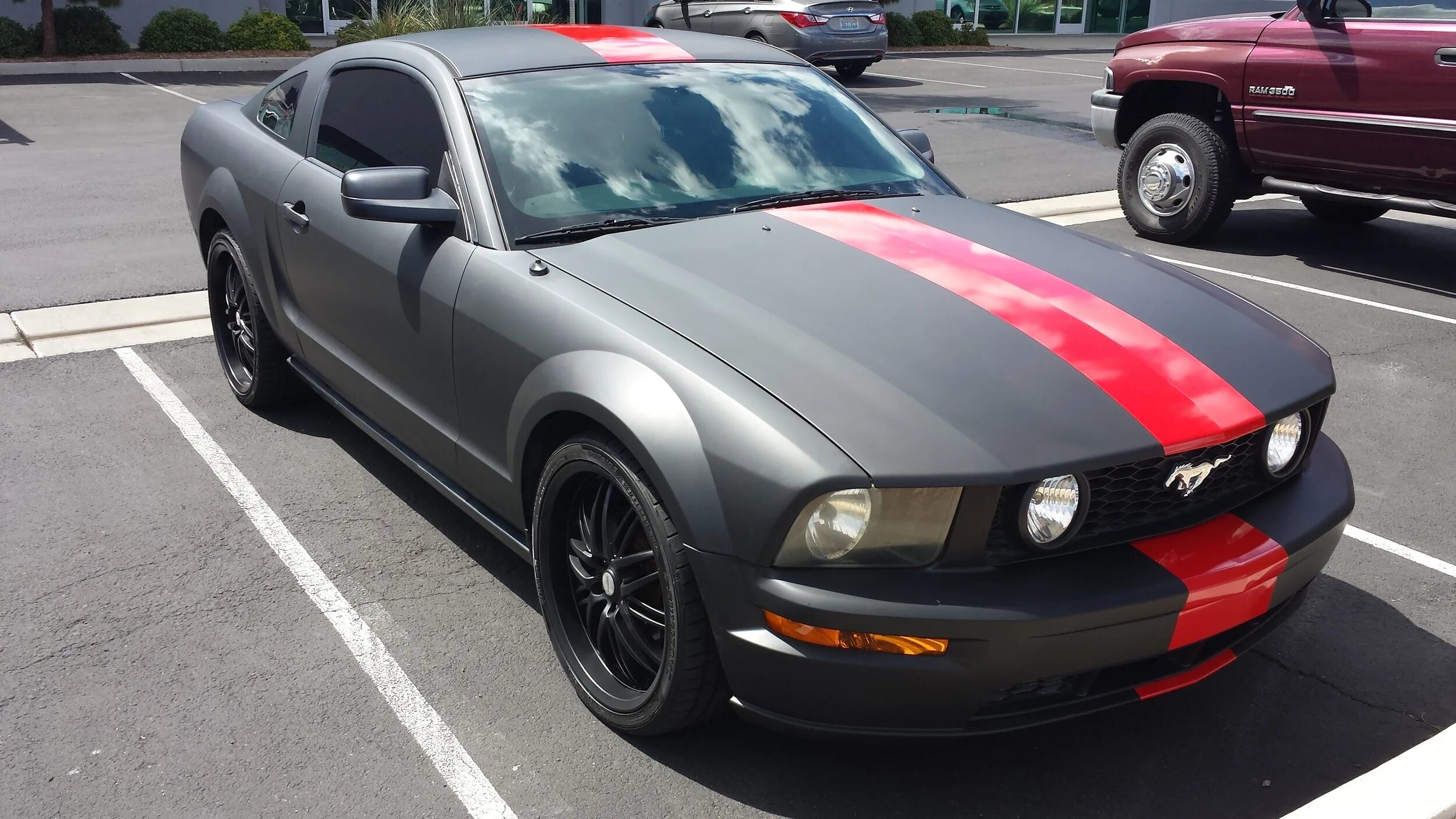 Форд мустанг черный матовый. Форд мустанг gt 500 черный матовый. Матовый мустанг. Форд мустанг зелёный матовый. Форд мустанг 2015 черный матовый.