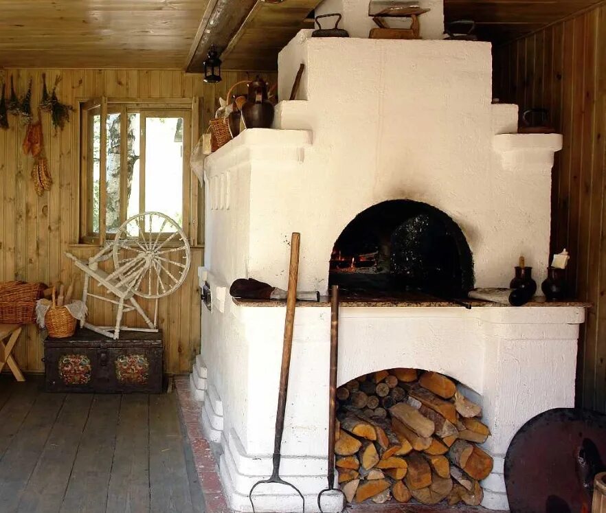 старая печь в доме