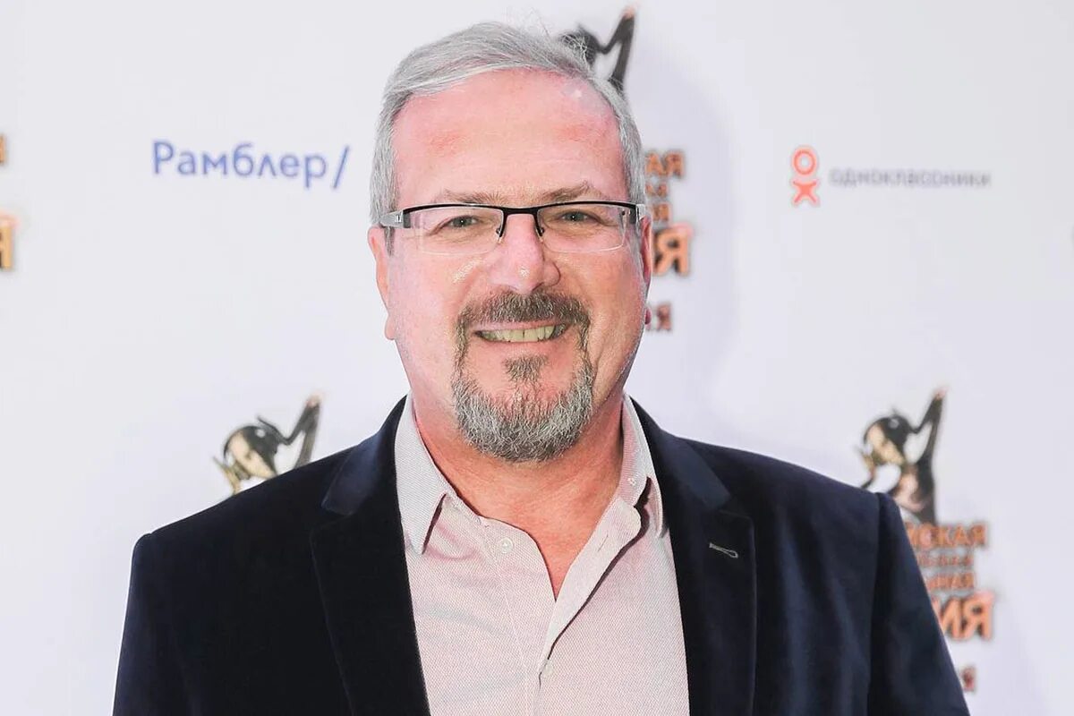 алексей лысенков ведущий. лысенков алексей николаевич. лысенко сам себе режиссер. лысенков. ведущий сам себе режиссер алексей лысенков.