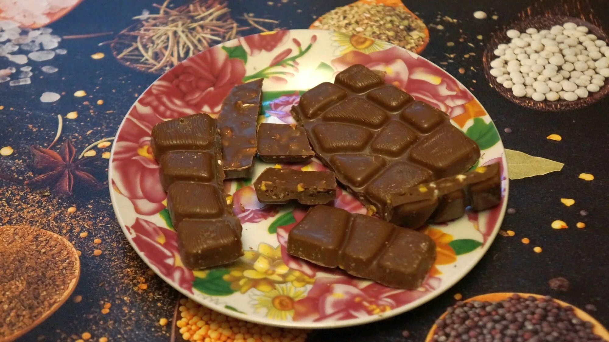 Мармелад в шоколаде. Сладуница chocolate caramel. Шоколад с кусочками мармелад. Мармеладный шоколад. Конфетки мармелад в шоколаде.