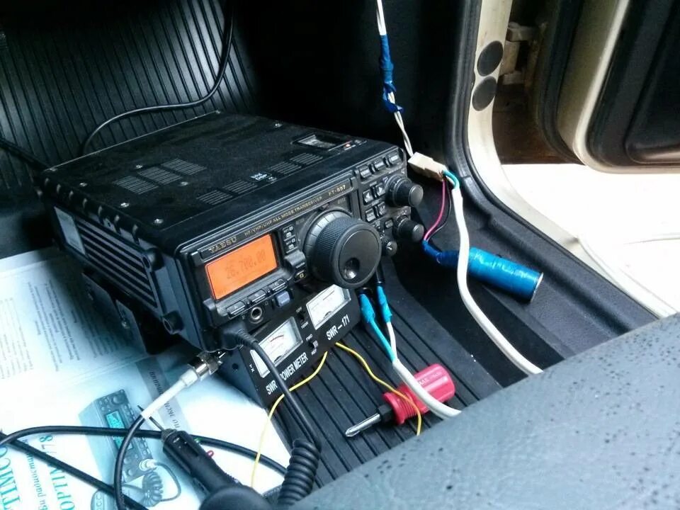 Си би рация в ГАЗ 24. Yaesu ft-897. Рация си-би x-Trail. Yaesu си би рация.