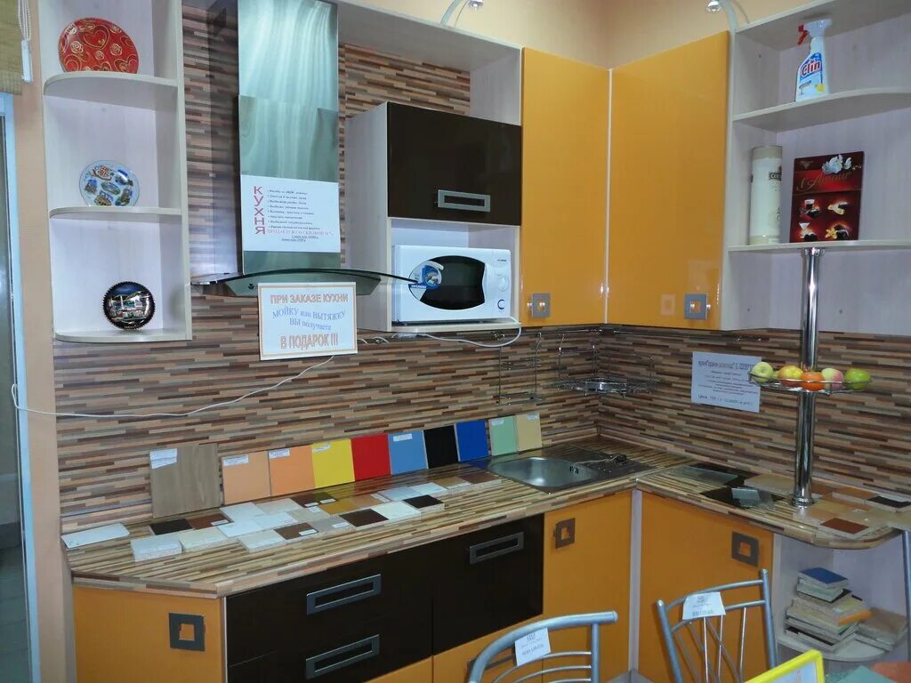 Кухни 93 м. Шкаф купе с планками. Кухня бело-красная galaxy. Кухни мурманск. Изготовление кухни стофато.