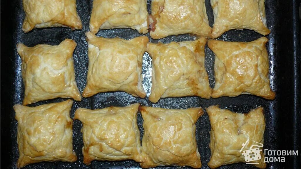 Тесто для круассанов замороженное. Форма слоек с мясом. Форма слойки из слоеного дрожжевого теста. Замороженные слоеные пирожки. Слойки из слоеного бездрожжевого теста.