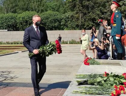 Возложили цветы в память