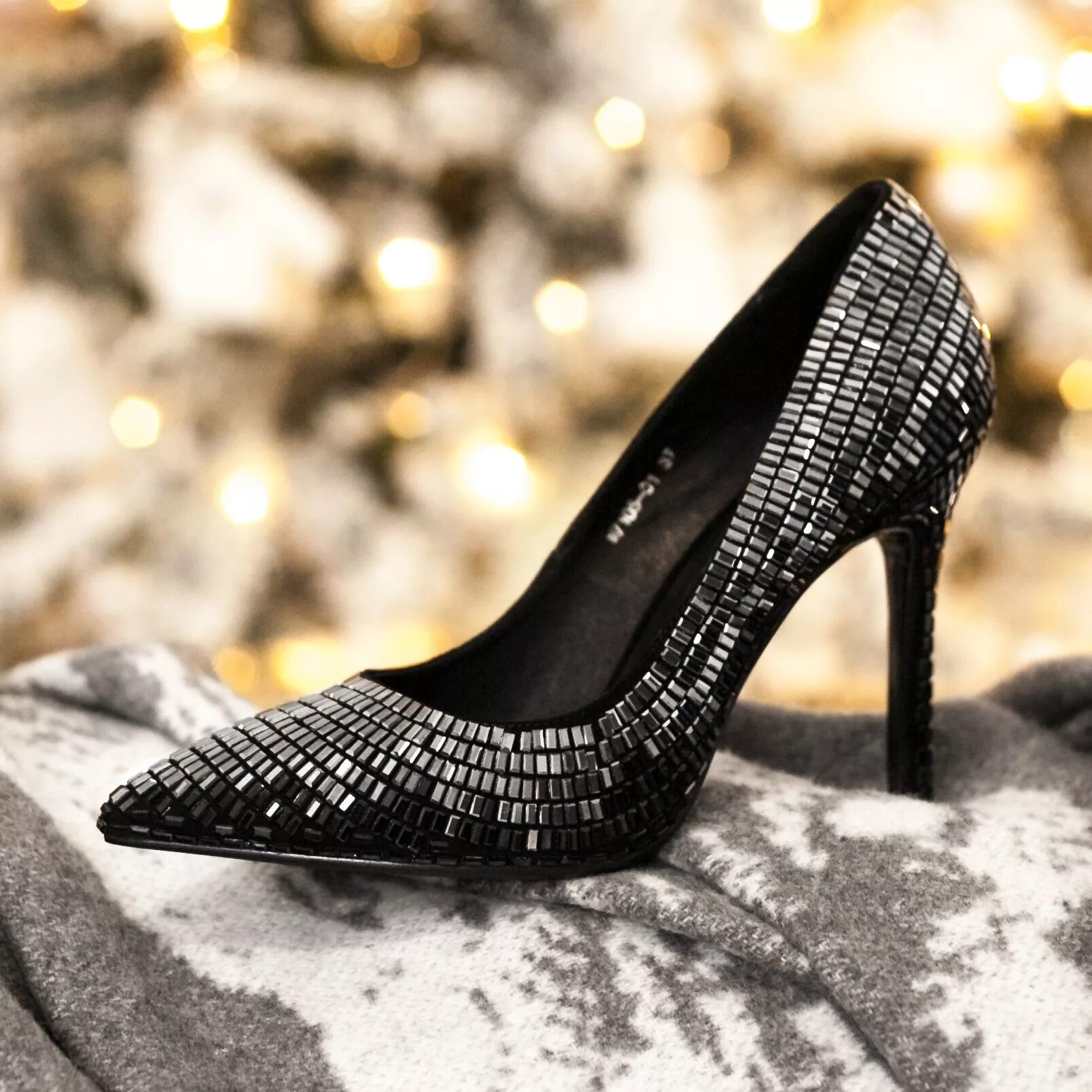 Туфли черные со стразами. Туфли черные со стразами. Centro туфли со стразами. Туфли в стразах маскотте. Туфли loriblu черные со стразами.