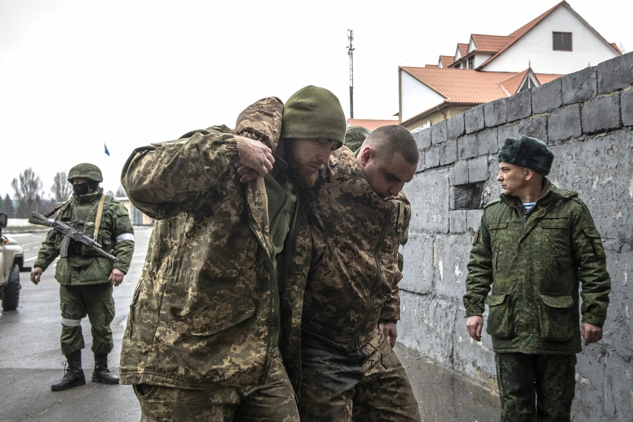 Военнопленные украины 2023 список. Пленные ЛНР 2022 В Украине. Украинские солдаты плен.