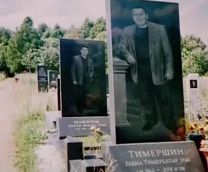 Татарские опг 90 х. Хайдер казань жилка могила. хайдар закиров жилка могила. татарская опг 90е. казанский некрополь опг жилка.