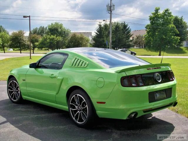 Авто ворлд. Форд Мустанг 2015 зеленый. Форд Мустанг салатовый. Форд Мустанг 2005 зеленый. Ford Mustang 2001 зелёный.