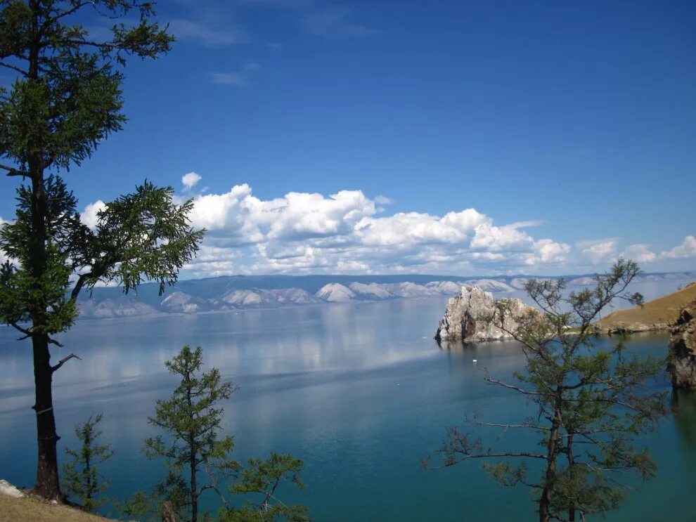 Озеро ольхон на байкале. Хакусы природные источники летом. Байкал чаша. Цвет озера байкал. Озеро нуку-нур на ольхоне.