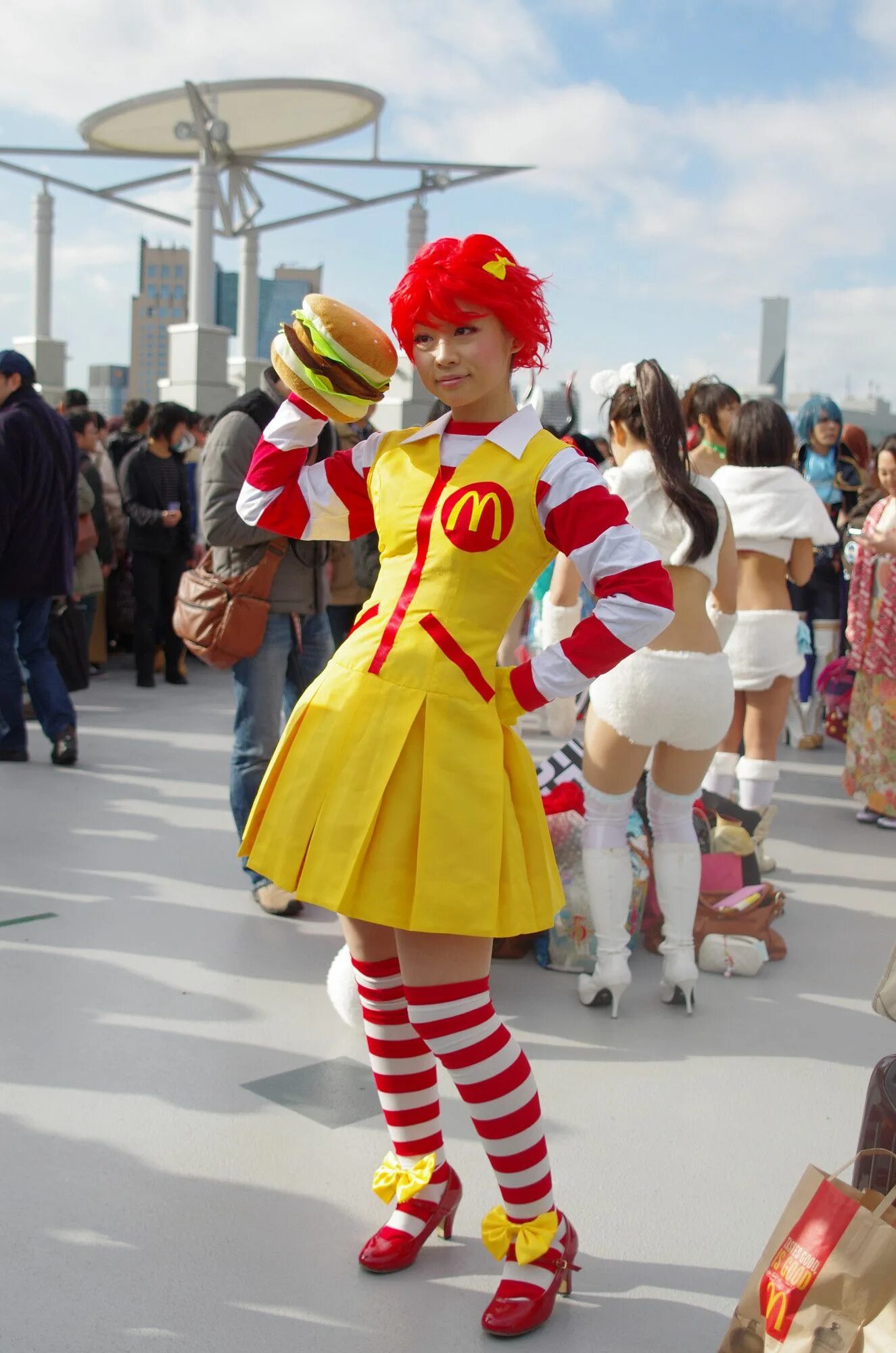 Mcdonalds cosplay. Рональд Макдональд косплей. Мику Рональд макдональдс. Клоун Рональд Макдональд косплей. Рональд Макдональд Rule 63.