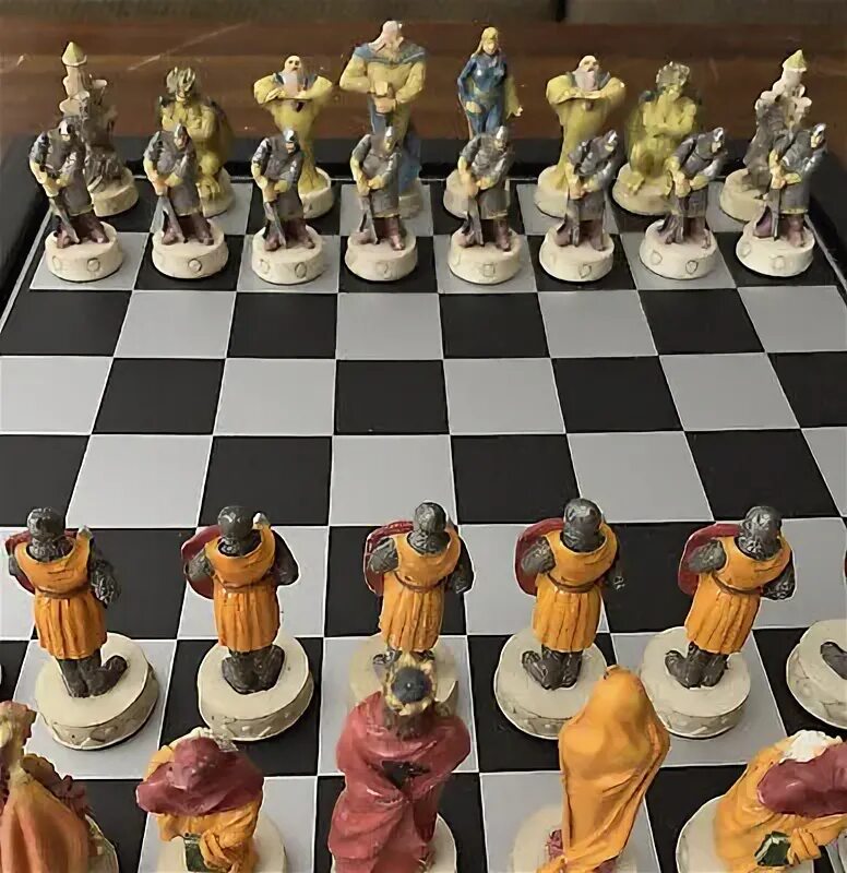 Римские шахматы. Evil шахматы. Resident evil 2 remake шахматные фигуры. Чатуранга шахматы в индии. Красивая шахматная доска.