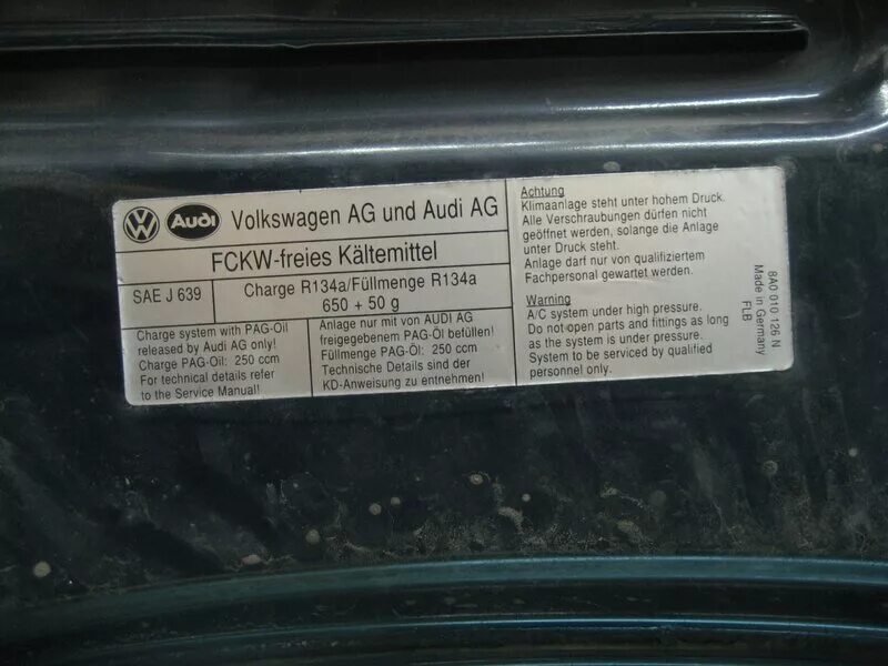 Фреон ауди а6. VIN Audi a4 b5. Ауди q5 наклейка вин. Audi a4 b9 маркировочные таблички. Ауди а6 с5 седан 2002 год маркировочные таблички.