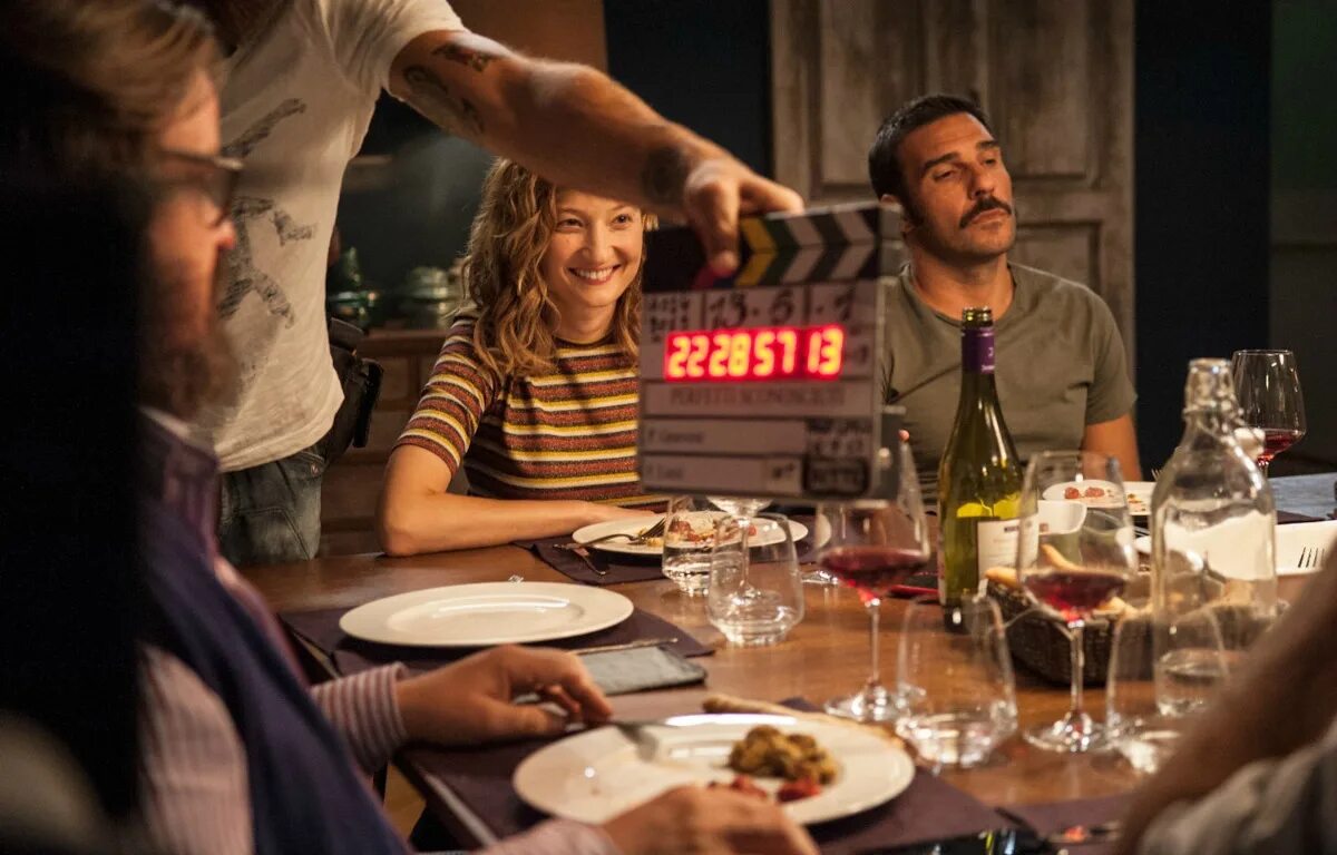 альба рорвахер идеальные незнакомцы. бар незнакомцы. фильм незнакомцы италия 2016. марко джаллини идеальные незнакомцы. марко джаллини идеальные незнакомцы.