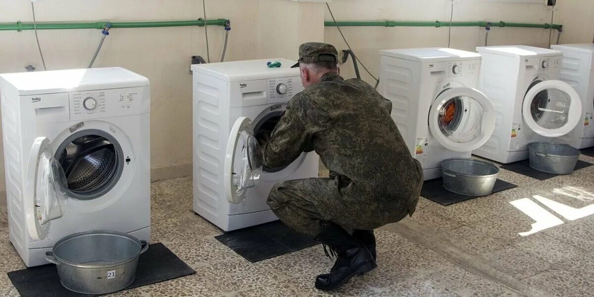 Российские стиральные машинки. Армейская стиральная машина. Стиральная машинка в армии. Русские крадут Стиральные машинки. Украли стиральную машину.
