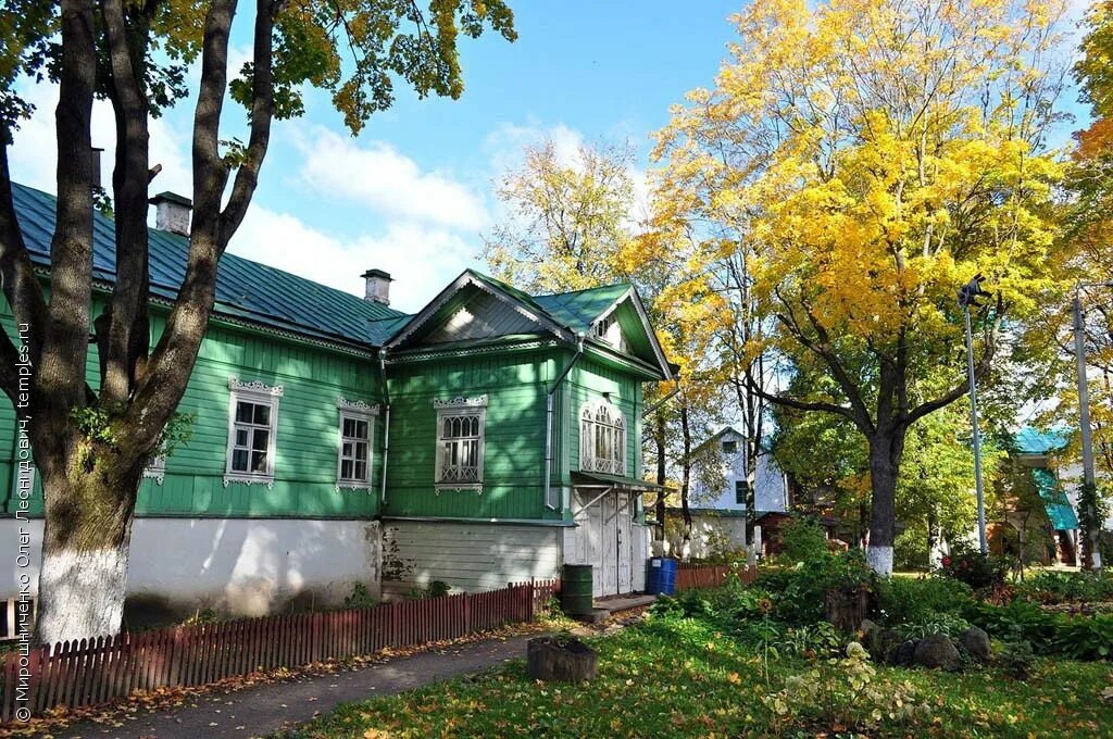 дом настоятеля. дом настоятеля. мирожский монастырь дом настоятеля. дом культуры в надворная украина. дом наместника монастыря.