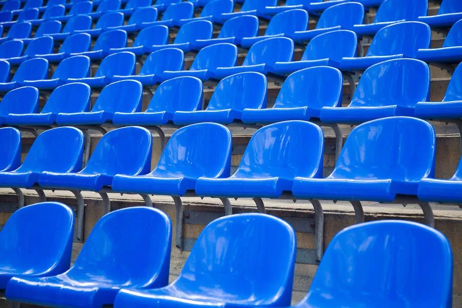 Пластиковые для стадиона. Кресло пластиковое стадионное Atlet. Сиденье пластиковое для стадионов. Трибуны стадиона. Пластиковые сиденья для трибун.