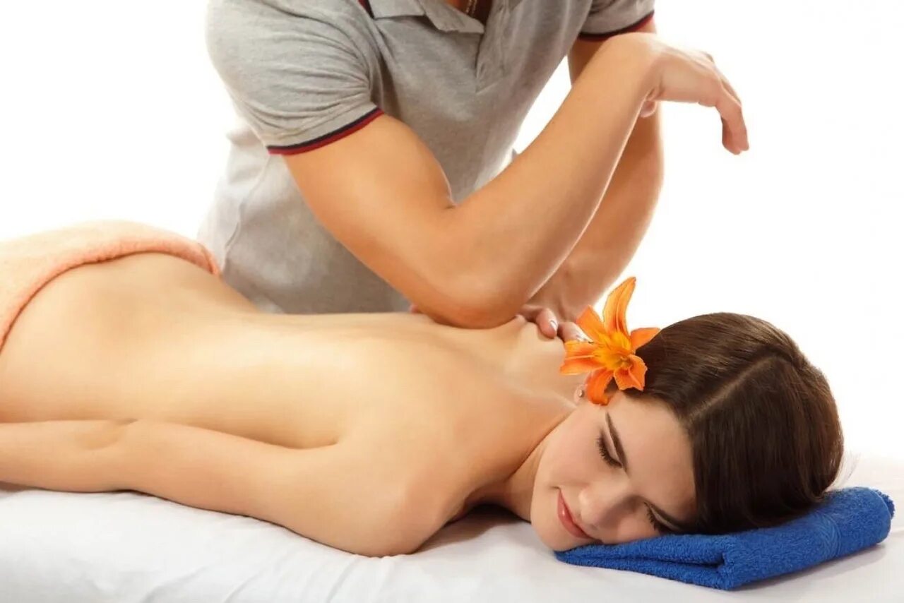 Massage org. Массаж фото. Массаж спины. Массаж спины женщине. Массаж красивой девушке.