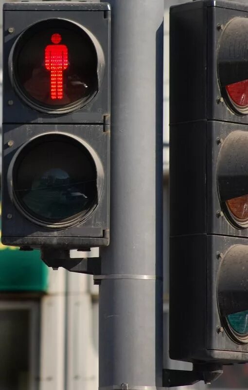 Сколько горит красный сигнал светофора. Красный светофор. Красный сигнал светофора. Пешеходный светофор. Пешеходный светофор красный.