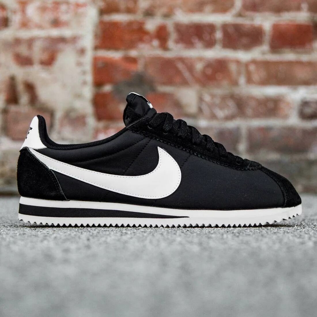 Nike cortez classic. Nike Cortez Classic Black. Nike Cortez Classic черные. Nike Cortez nylon мужские. Nike Cortez nylon черные.