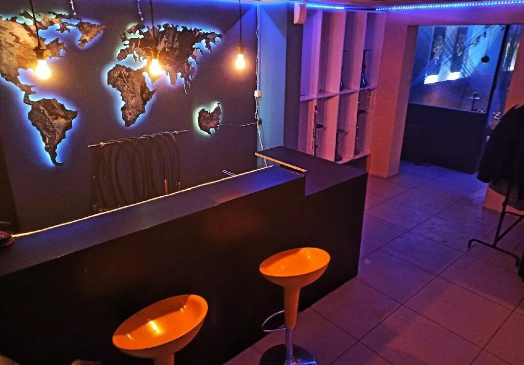 Хохрякова 48 екатеринбург. Нельсон совин бар. Jo wu ramen bar. Intouch екатеринбург cocktail. Бары екатеринбурга 2024.