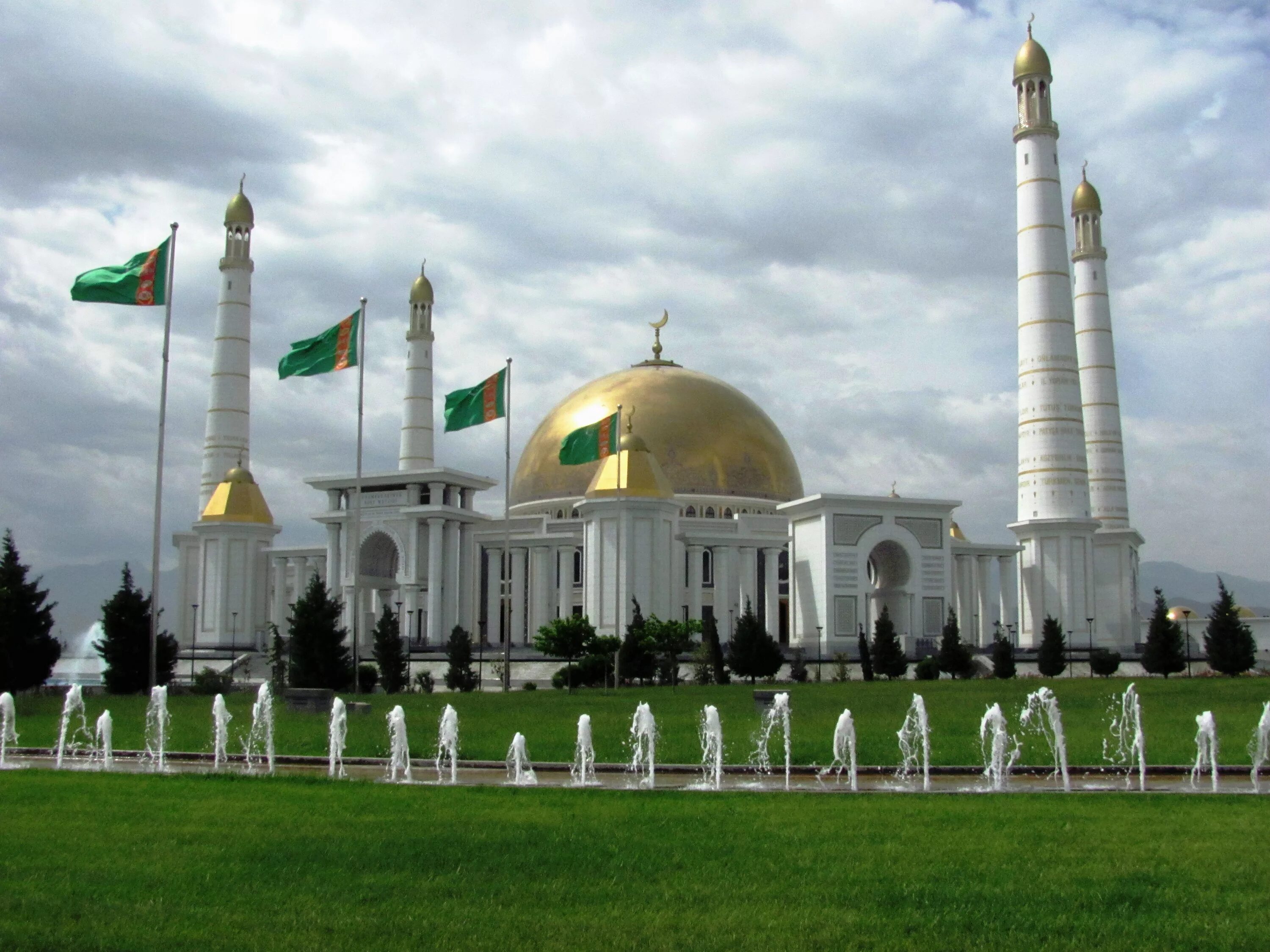 Мечеть «Духовность Туркменбаши». Ашгабат мечеть. Туркмения столица Ашхабад. Мечеть Туркменбаши рухы Туркменистан.
