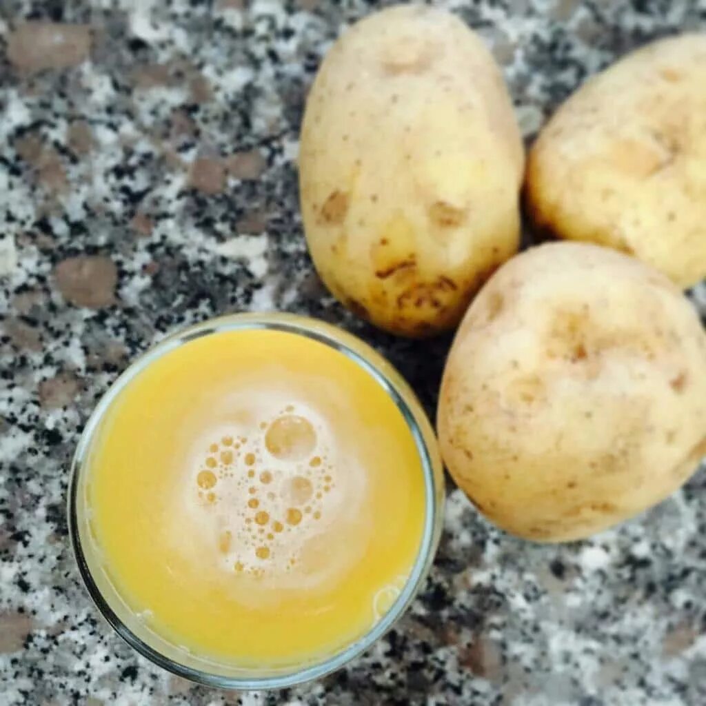 Можно есть картошку при гастрите. Сок картофеля. сок сырого картофеля. картофельный сок при гастрите. картофель для желудка.